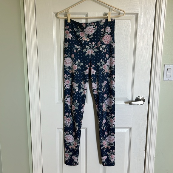 Hot Dame Leggings - Picture 2 of 6